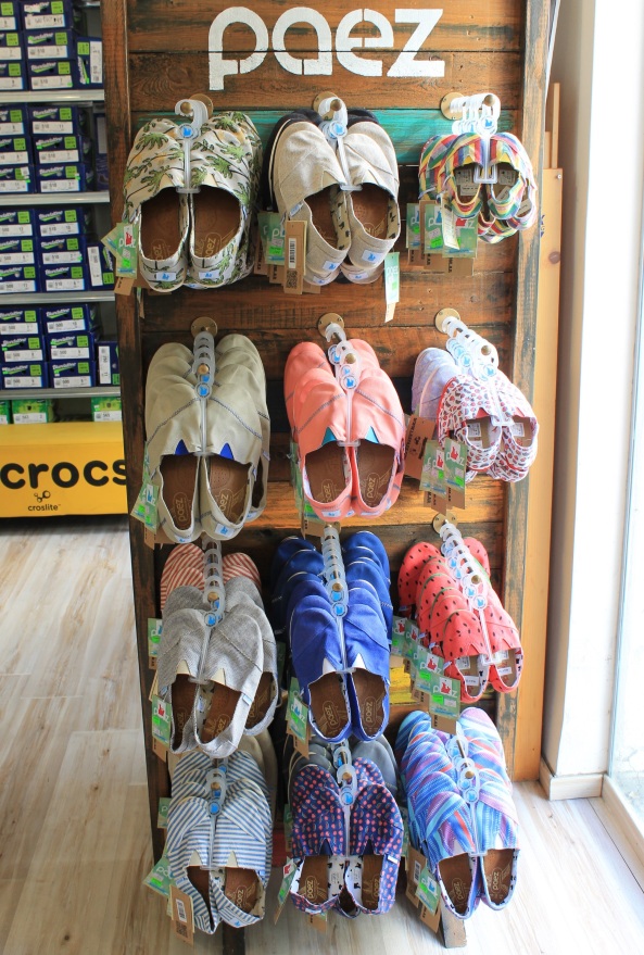 הסטנד המיוחד של "פאאז" ברשת חנויות ההנעלה "קרוקס" | Paez shoes at Crocs stores